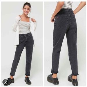 BDG Mom high rise jean faded black 28 / 6